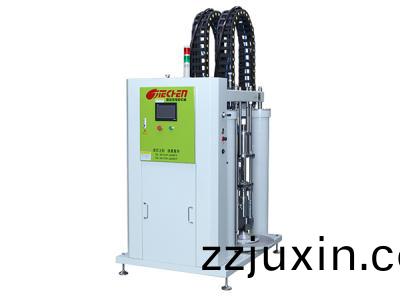 液體(ti)硅(gui)膠機準備事項及工作過程